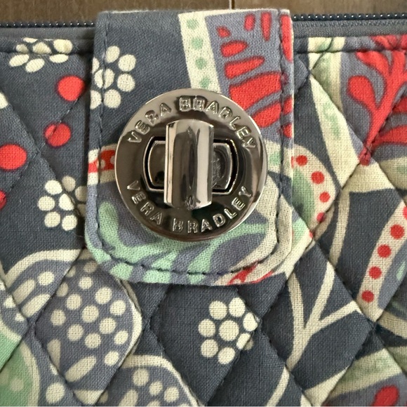 Vera Bradley Nomadic Floral Iconic RFID Turnlock Clutch Wallet‎ Quilted Large - Picture 2 of 11